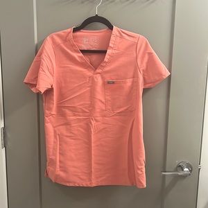 FIGS scrub top size small